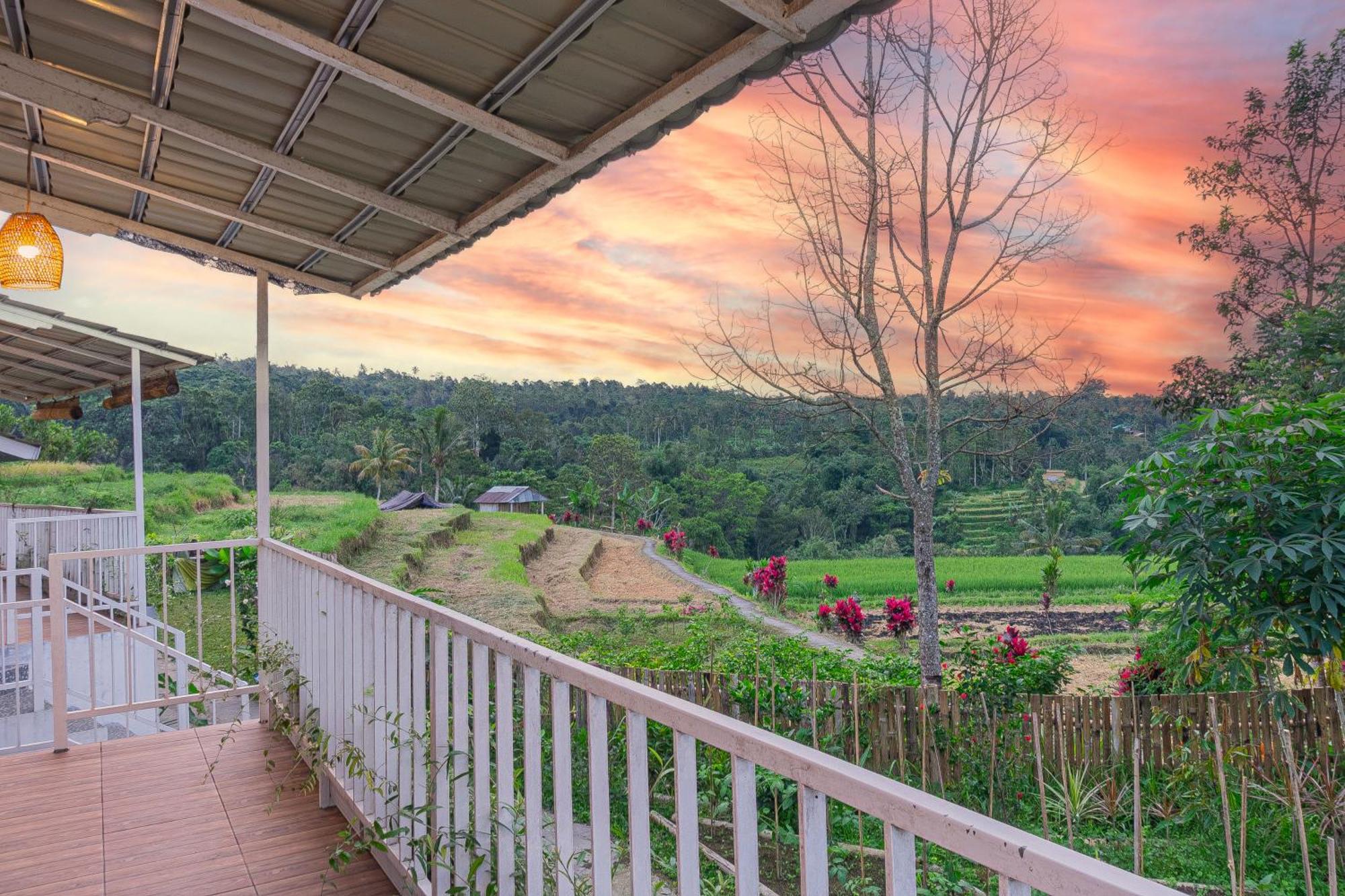 Santya Loka Lodge & Twin Waterfall Jatiluwih Bagian luar foto