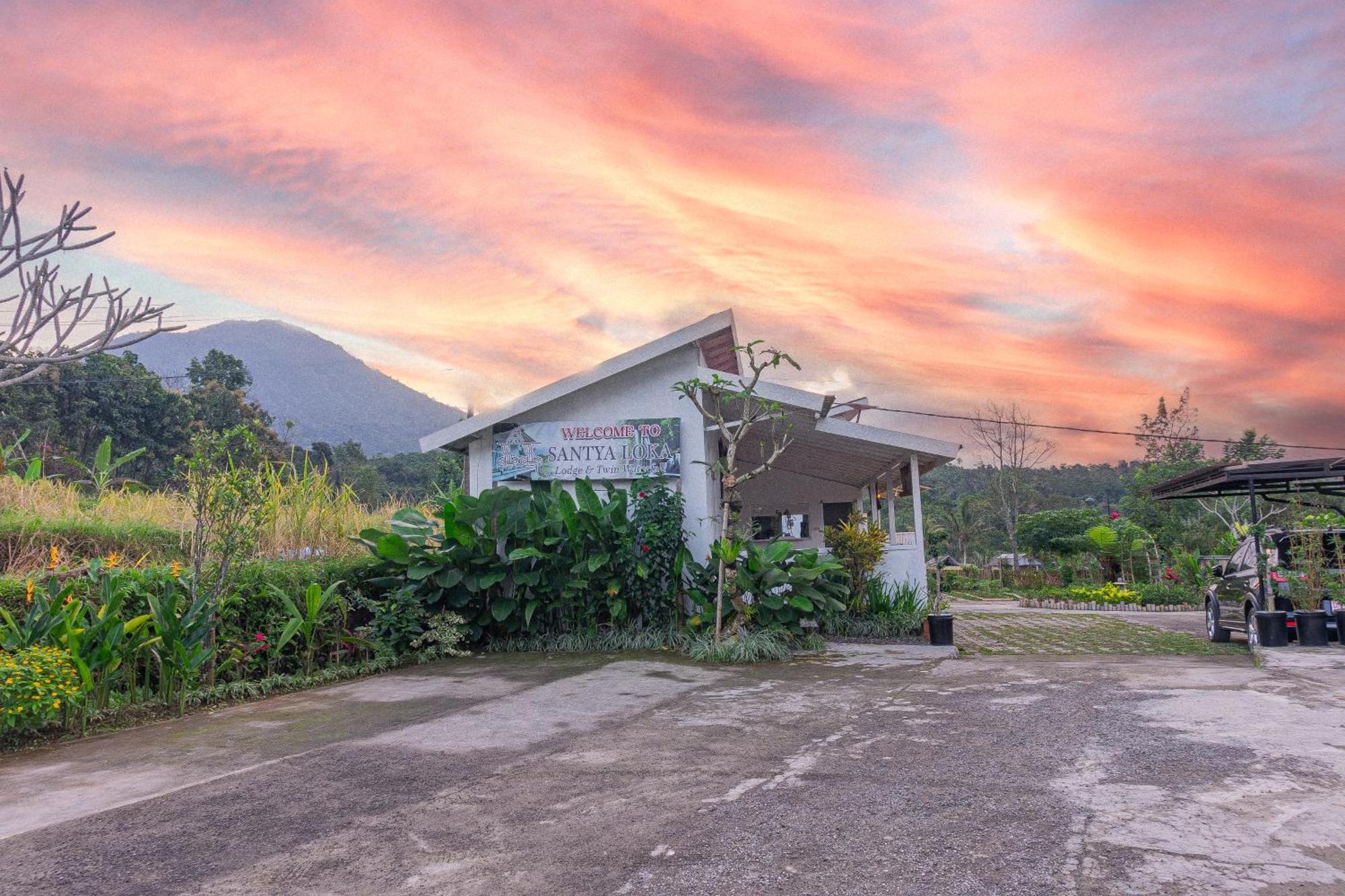 Santya Loka Lodge & Twin Waterfall Jatiluwih Bagian luar foto